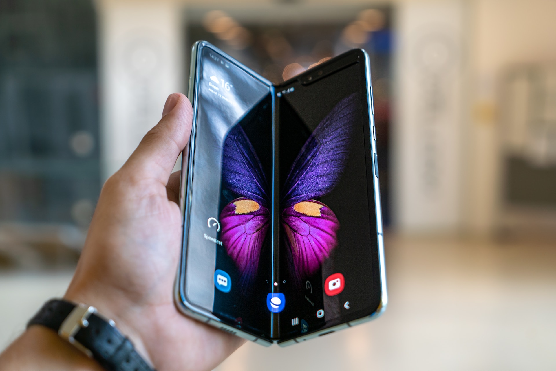 Foldable smartphone